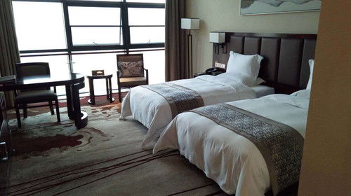 太白山艾蘭溫泉國(guó)際酒店的溫泉套餐,豪華標(biāo)間 雙早 溫泉門(mén)票2張,溫泉門(mén)票酒店前臺(tái)領(lǐng)取 感受歷史底蘊(yùn),盡享西北美食 出發(fā) 途牛