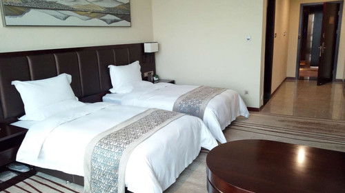 太白山艾蘭溫泉國(guó)際酒店的溫泉套餐,豪華標(biāo)間 雙早 溫泉門(mén)票2張,溫泉門(mén)票酒店前臺(tái)領(lǐng)取 感受歷史底蘊(yùn),盡享西北美食 出發(fā) 途牛